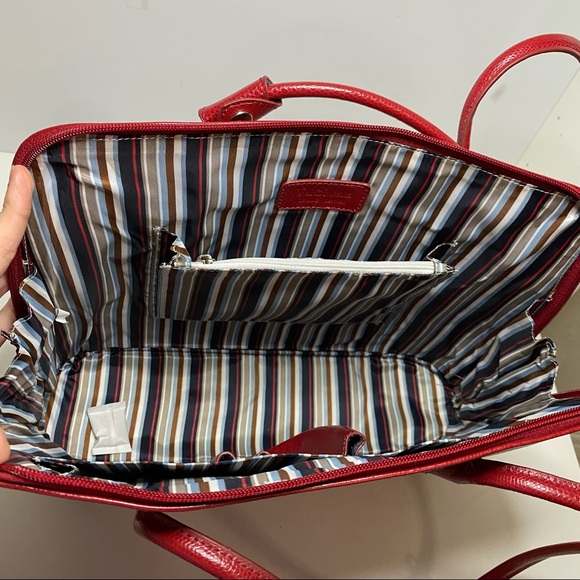 This is a Tuci Italia Red Purse - Picture 4 of 11